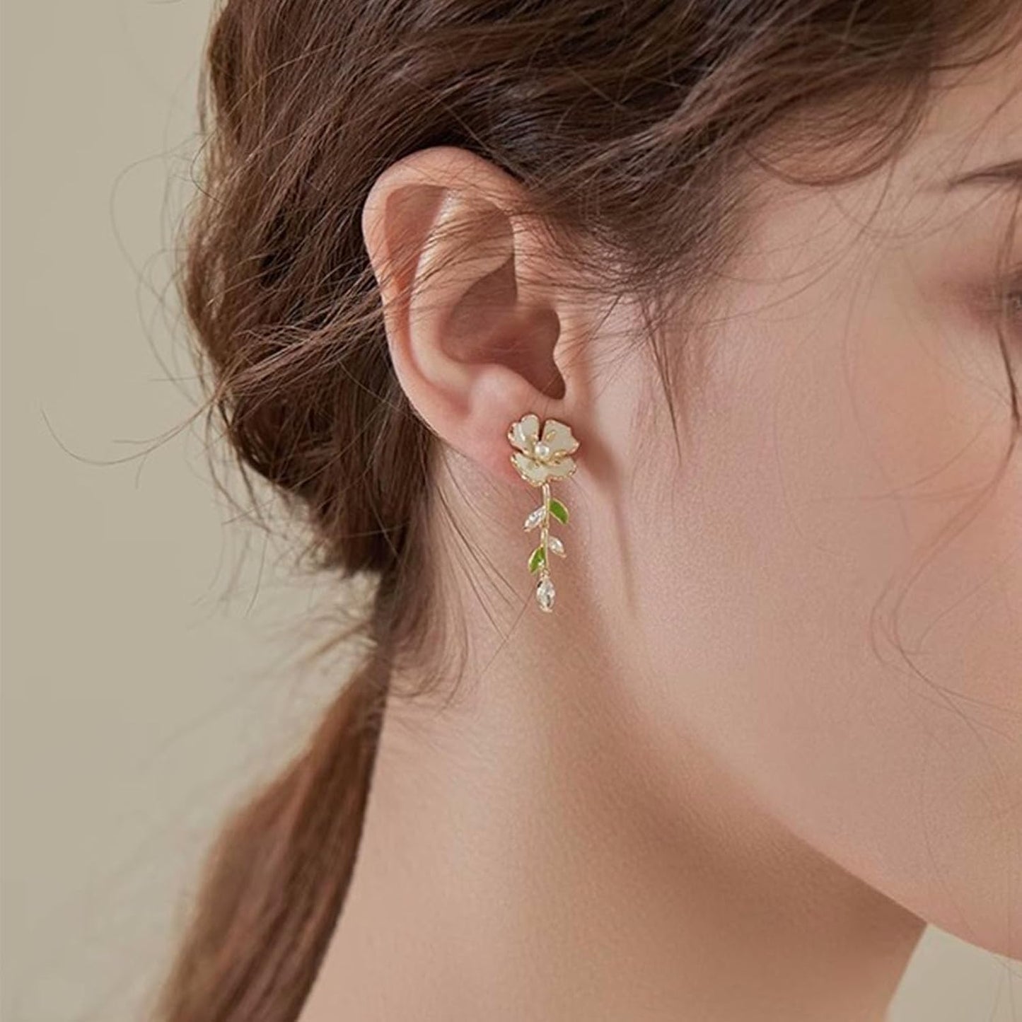 Vintage Pearl Flower Earrings Crystal Leaf Drop Earrings Gold Pearl Stud Earrings White Enamel Flower Earrings Jewelry for Women