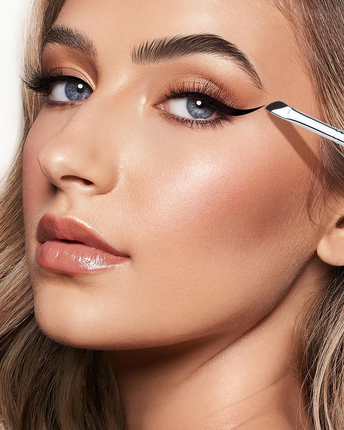 Eyeliner Brush, EIGSHOW Sickle Angled Gel Eyeliner Makeup Brush for Precise Eye Liner, Eyebrow, Eyelid with Ultra Thin Vegan Bristles (E865 Purple)